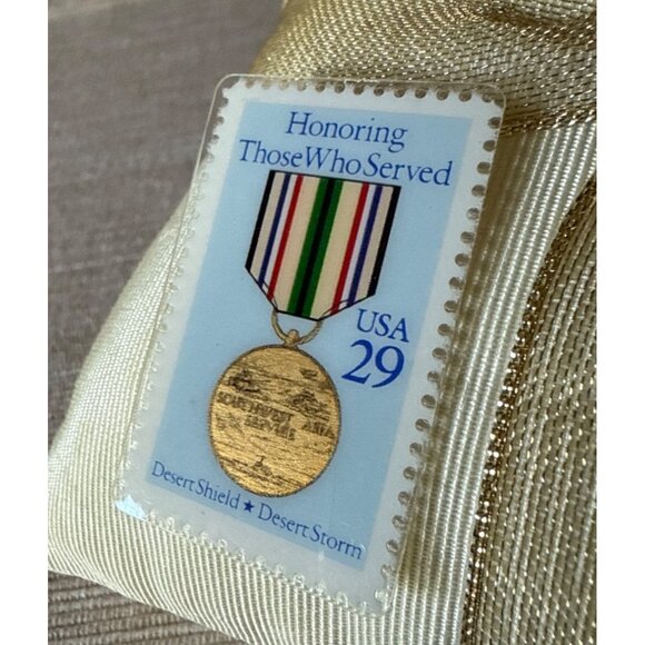 Commemorative Pin Honoring Those Who Served Desert Shield & Desert Storm USA 29 - Picture 1 of 10